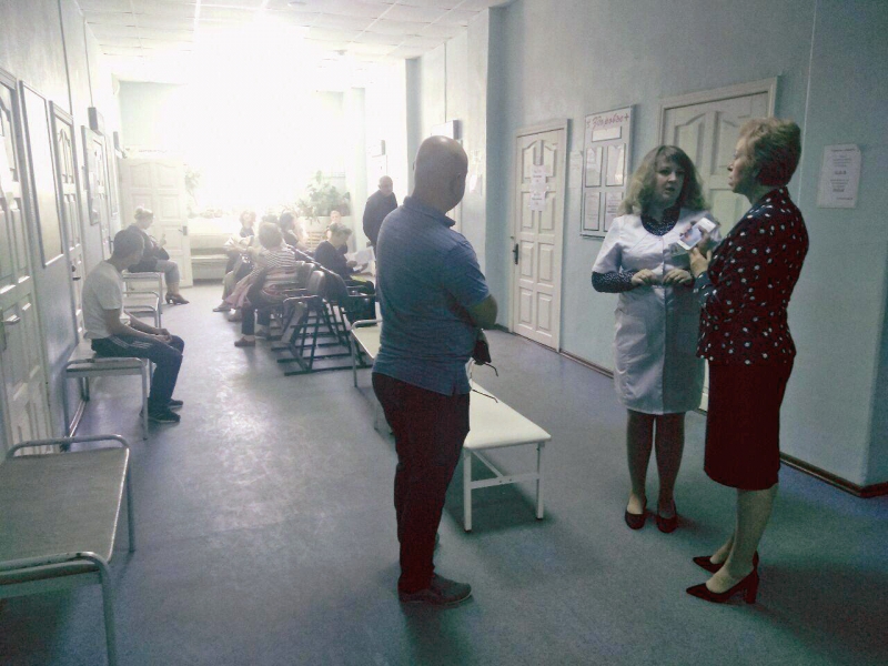 Министр Мазина не нашла «очередей за инсулином» в саратовской поликлинике