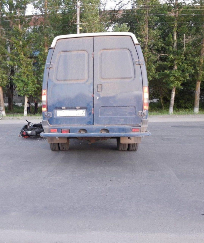 В Балашове женщина за рулем «ГАЗели» столкнулась с мопедистом