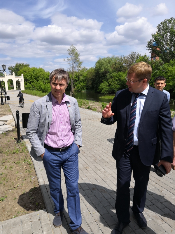 Депутат Вадим Рогожин отреагировал на жалобы жителей на разрушения в реконструированном парке Петровска