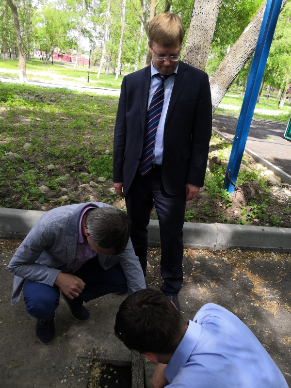 Депутат Вадим Рогожин отреагировал на жалобы жителей на разрушения в реконструированном парке Петровска