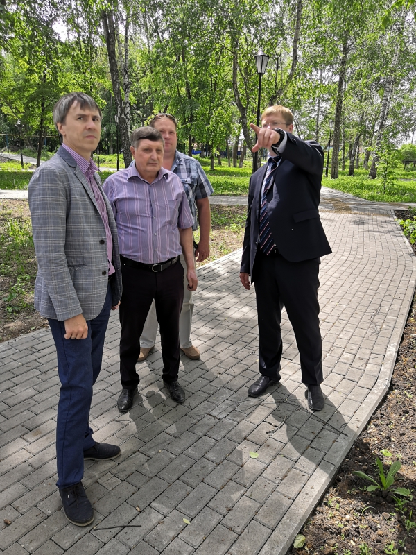 Депутат Вадим Рогожин отреагировал на жалобы жителей на разрушения в реконструированном парке Петровска