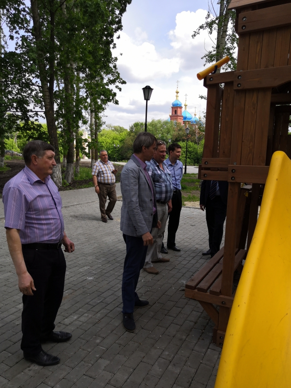 Депутат Вадим Рогожин отреагировал на жалобы жителей на разрушения в реконструированном парке Петровска