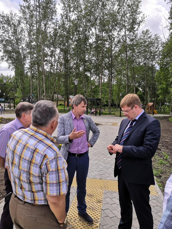 Депутат Вадим Рогожин отреагировал на жалобы жителей на разрушения в реконструированном парке Петровска