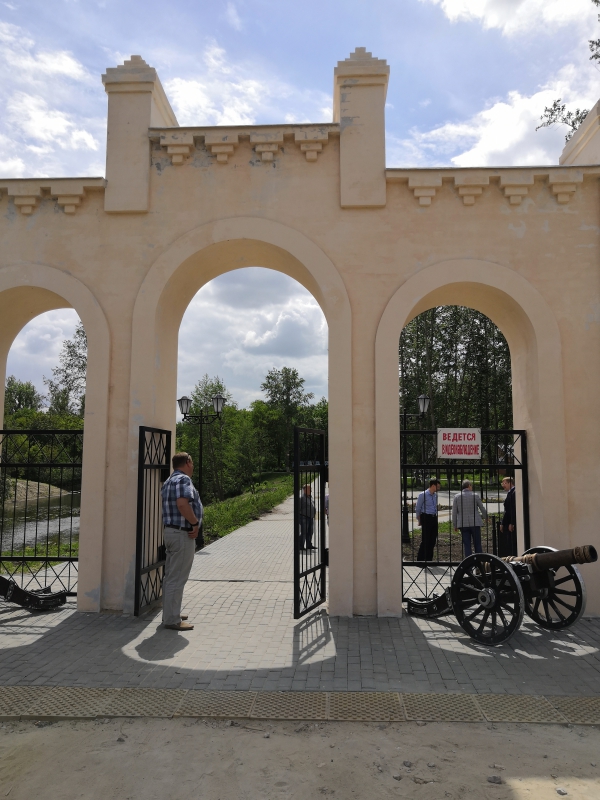 Депутат Вадим Рогожин отреагировал на жалобы жителей на разрушения в реконструированном парке Петровска