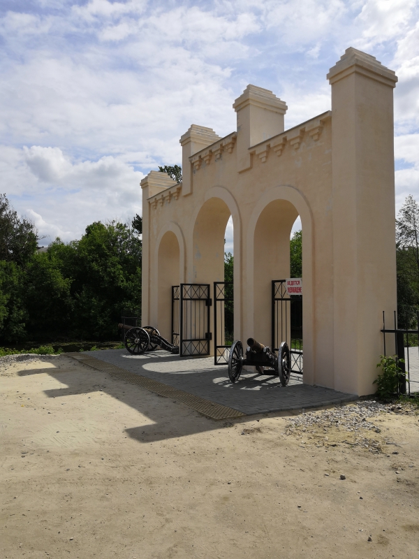 Депутат Вадим Рогожин отреагировал на жалобы жителей на разрушения в реконструированном парке Петровска