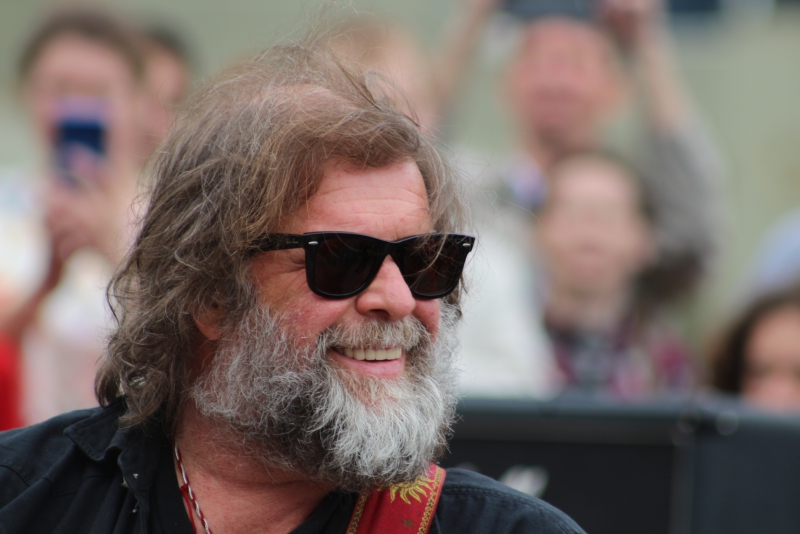 Сотни саратовцев пришли на бесплатный концерт Бориса Гребенщикова