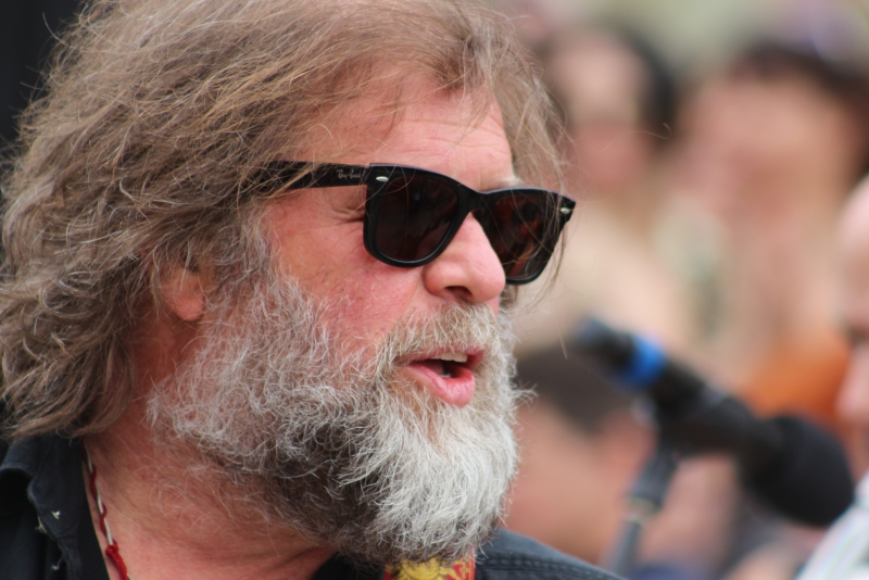 Сотни саратовцев пришли на бесплатный концерт Бориса Гребенщикова