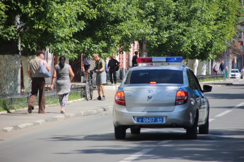 По Саратову прошли пограничники и кавалеристы в буденновках