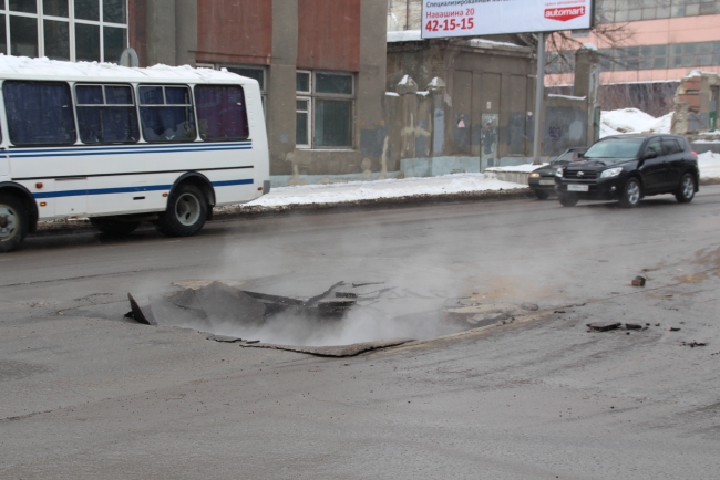 Улица Железнодорожная закрыта из-за аварии на теплотрассе