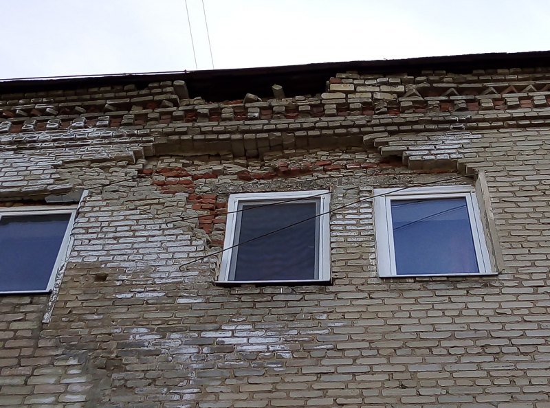 На Тверской горожане боятся погибнуть в рушащемся общежитии