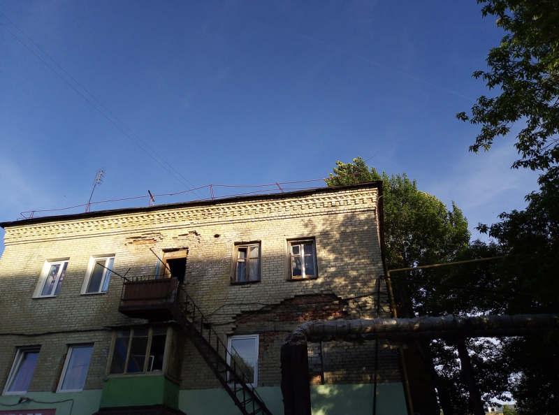 На Тверской горожане боятся погибнуть в рушащемся общежитии