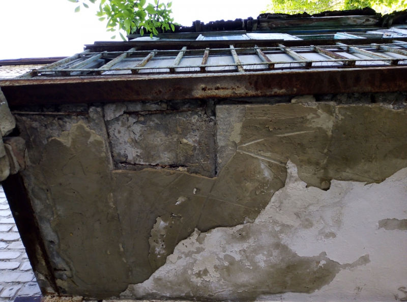 На Тверской горожане боятся погибнуть в рушащемся общежитии