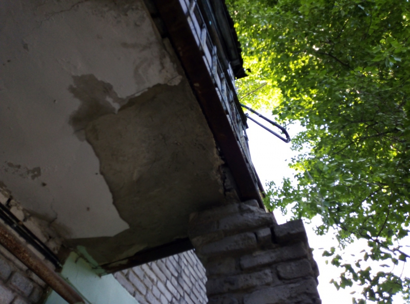 На Тверской горожане боятся погибнуть в рушащемся общежитии