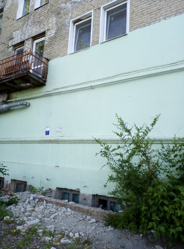 На Тверской горожане боятся погибнуть в рушащемся общежитии