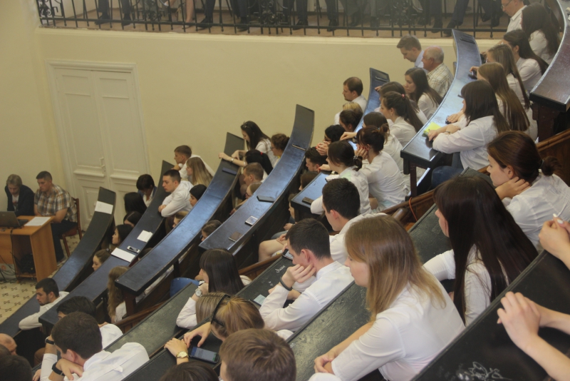 Володин пожелал студентам-медикам вернуться работать в родные районы