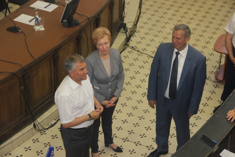 Володин пожелал студентам-медикам вернуться работать в родные районы