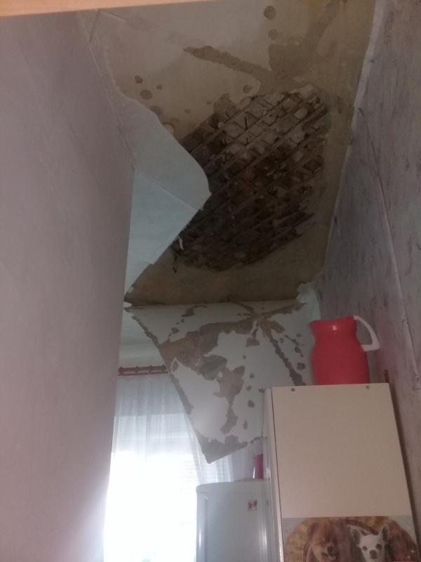 В двухэтажке на 4-й Силикатной обрушился потолок