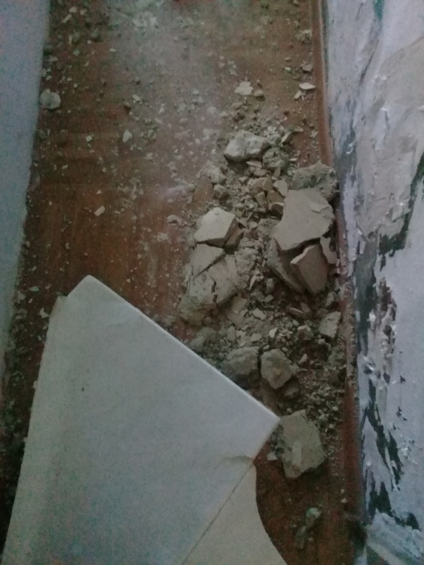 В двухэтажке на 4-й Силикатной обрушился потолок