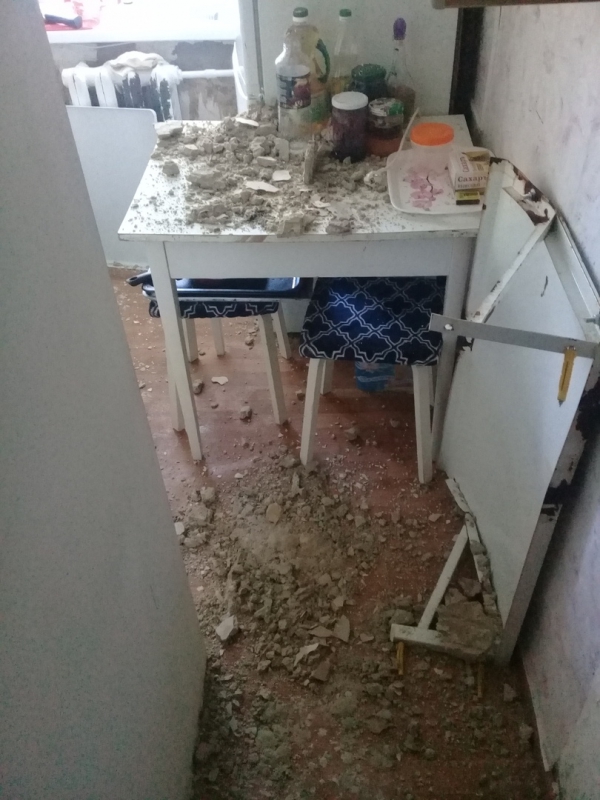 В двухэтажке на 4-й Силикатной обрушился потолок