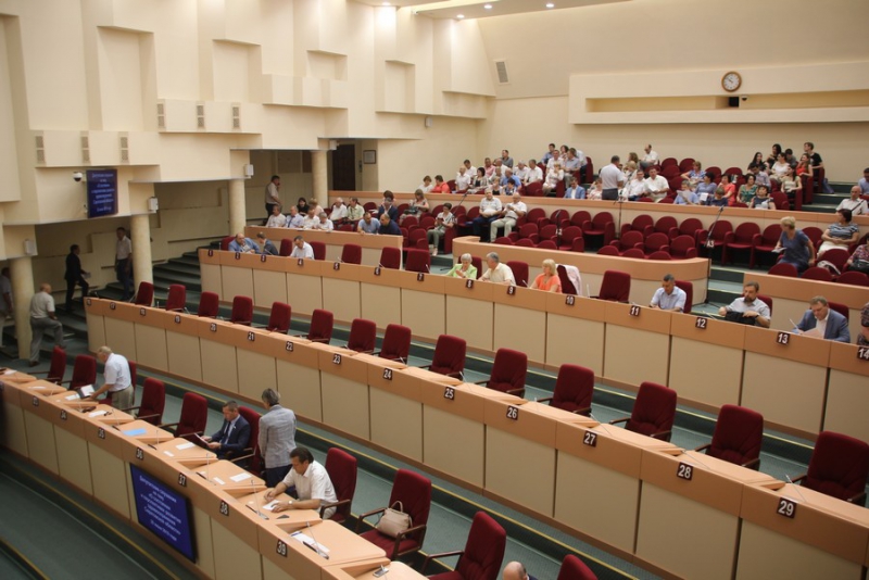 Министр Мазина: Нам стыдно за ржавые машины «скорой помощи»