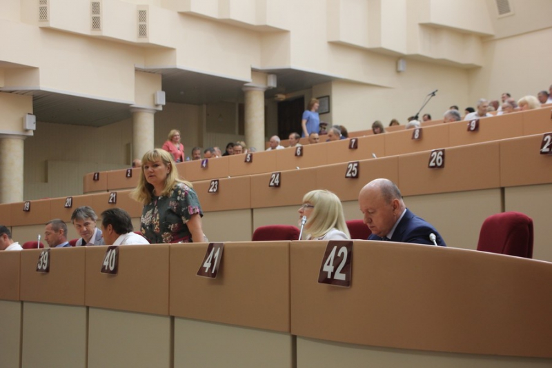 Министр Мазина: Нам стыдно за ржавые машины «скорой помощи»