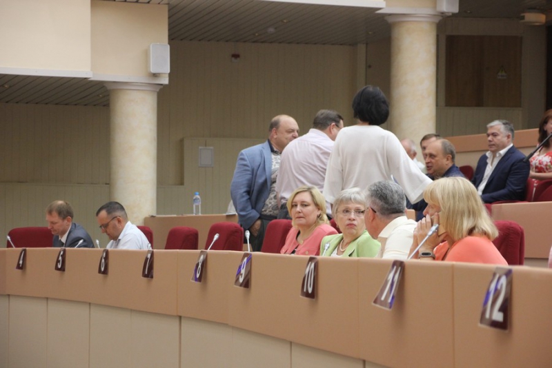 Министр Мазина: Нам стыдно за ржавые машины «скорой помощи»