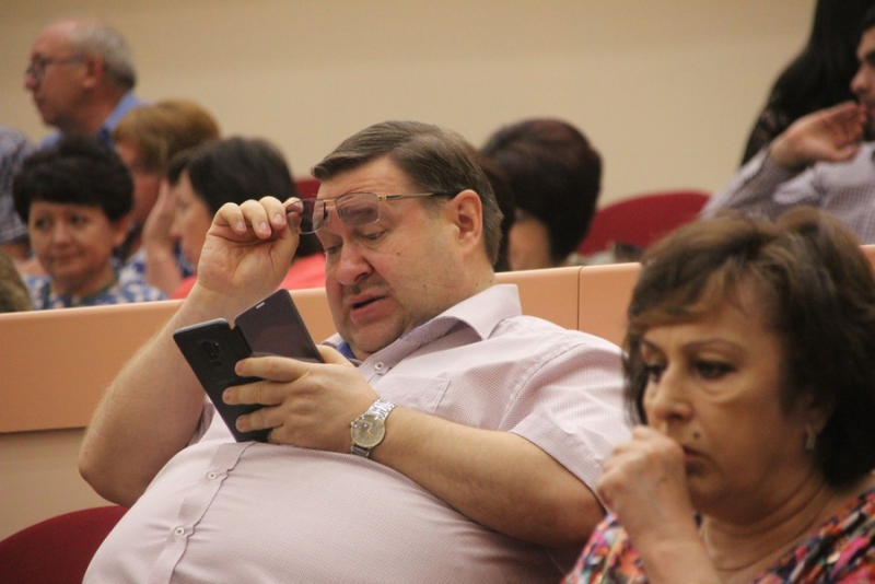 Министр Мазина: Нам стыдно за ржавые машины «скорой помощи»