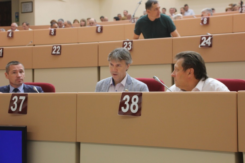 Министр Мазина: Нам стыдно за ржавые машины «скорой помощи»