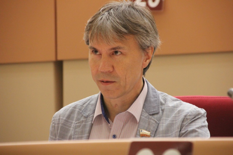 Министр Мазина: Нам стыдно за ржавые машины «скорой помощи»