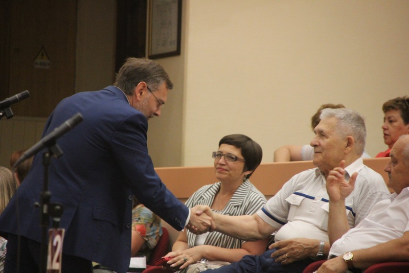 Министр Мазина: Нам стыдно за ржавые машины «скорой помощи»