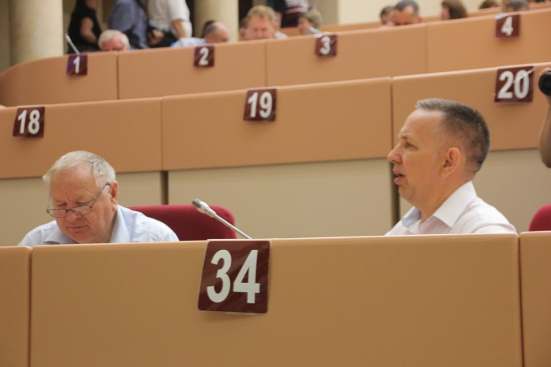 Министр Мазина: Нам стыдно за ржавые машины «скорой помощи»