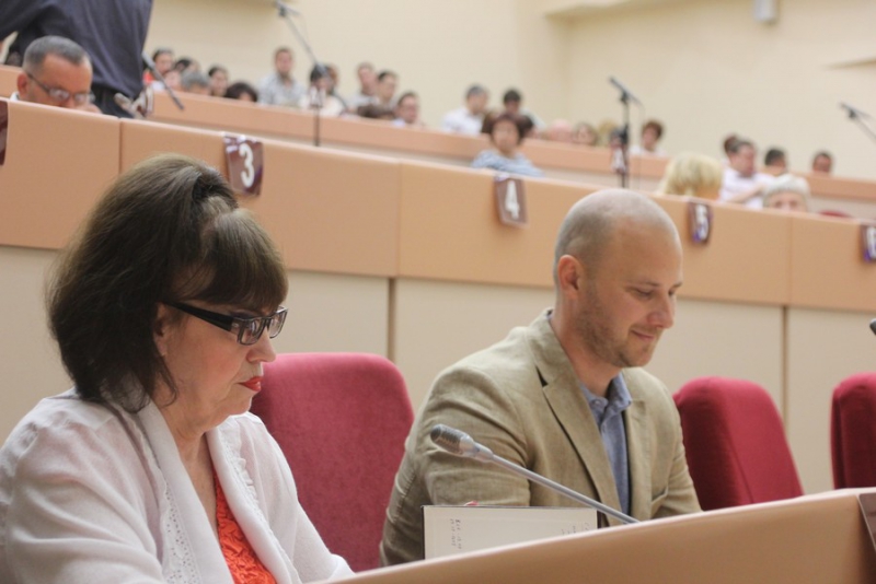 Министр Мазина: Нам стыдно за ржавые машины «скорой помощи»