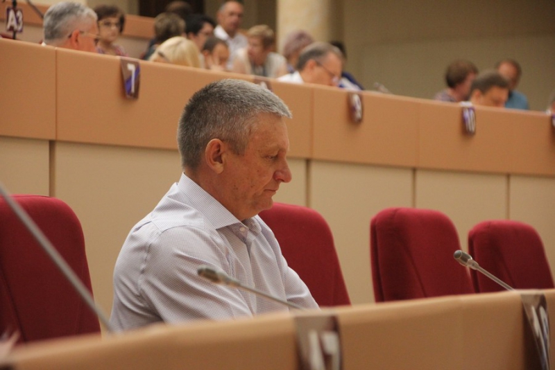 Министр Мазина: Нам стыдно за ржавые машины «скорой помощи»