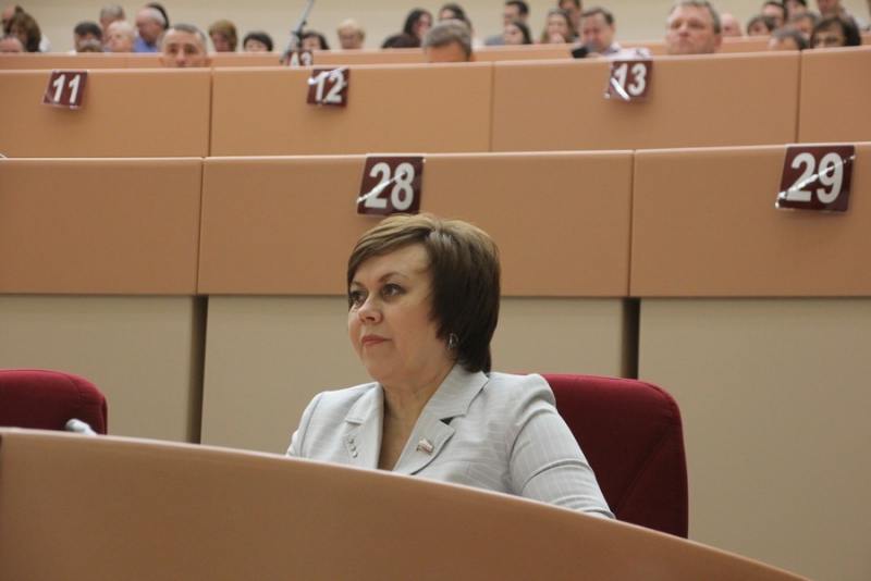 Министр Мазина: Нам стыдно за ржавые машины «скорой помощи»