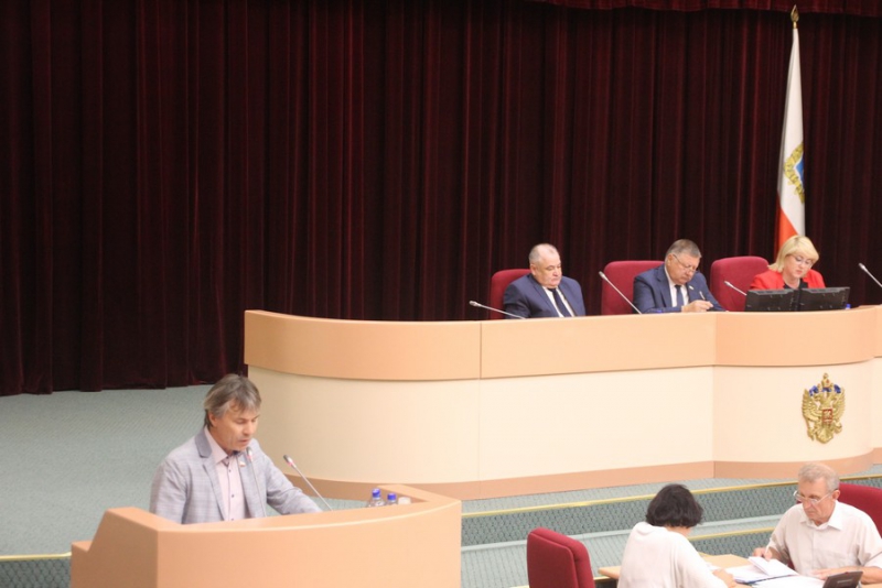 Министр Мазина: Нам стыдно за ржавые машины «скорой помощи»