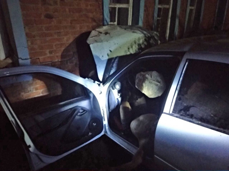 В Балаковском районе водитель «Гранты» протаранил дом и погиб