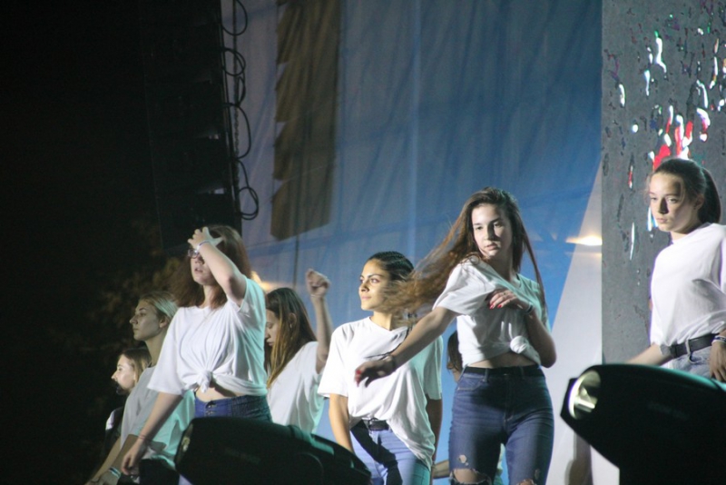 На Театральной площади после выступления артиста из «Black Star» прогремел фейерверк