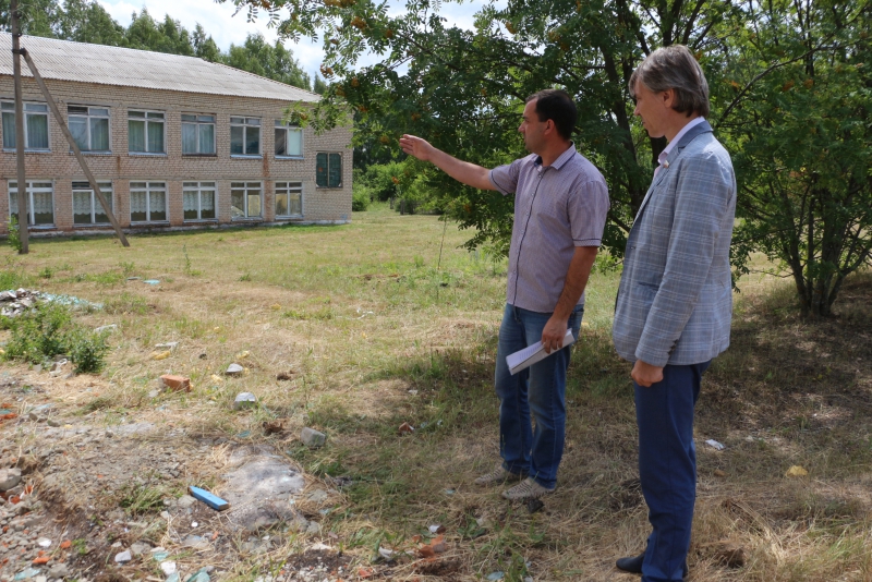 Депутат Рогожин обеспокоен темпами ремонта школьного спортзала в Липовке в рамках нацпроекта