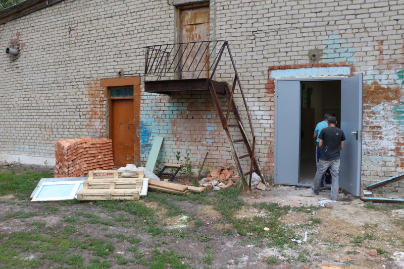 Депутат Рогожин обеспокоен темпами ремонта школьного спортзала в Липовке в рамках нацпроекта