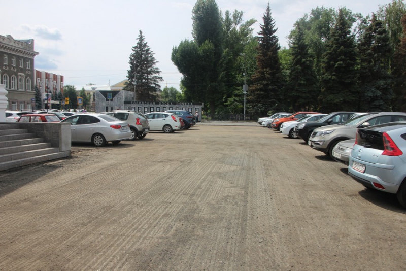 На Театральной площади сняли весь старый асфальт