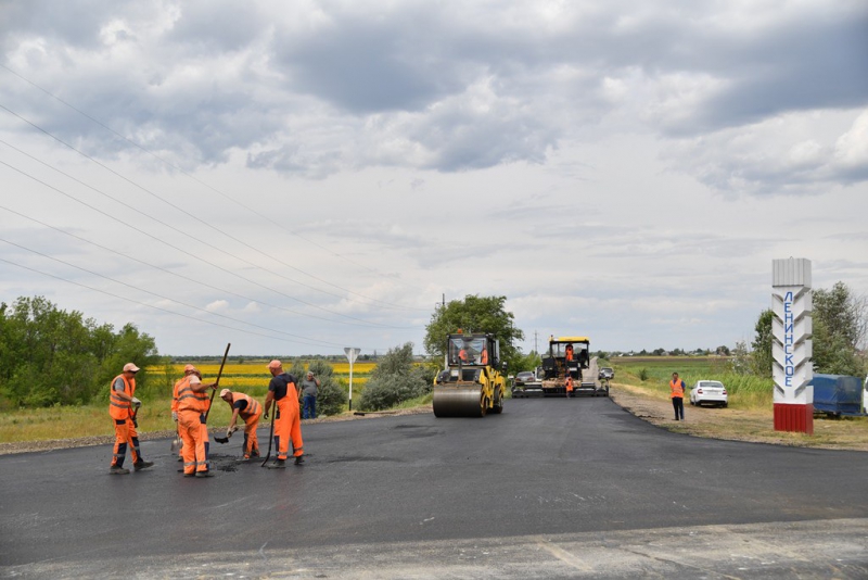 Подрядчик пообещал Радаеву отремонтировать трассу у села Орловское до 1 сентября