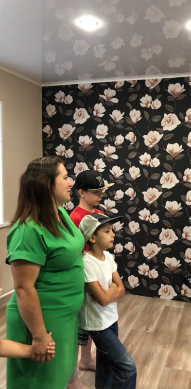 Областной депутат Воробьев восстановил сгоревший дом многодетной семье из Энгельса