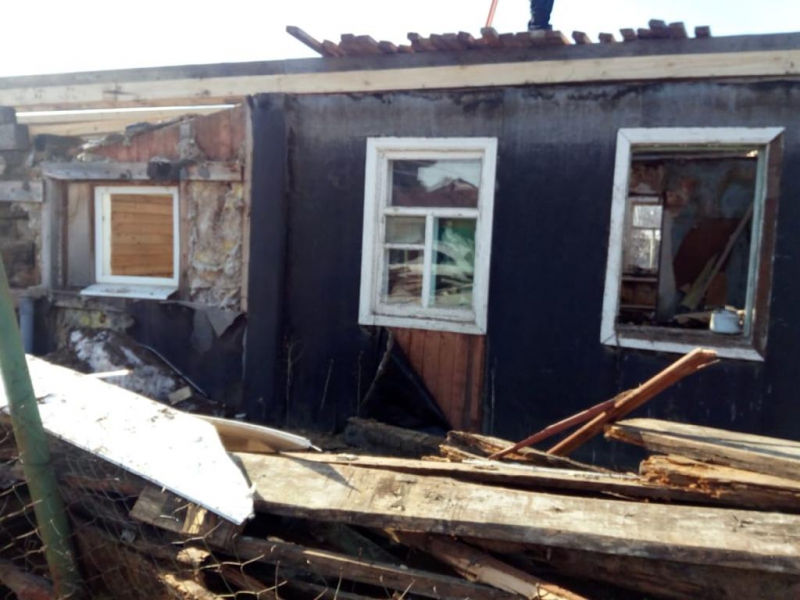 Областной депутат Воробьев восстановил сгоревший дом многодетной семье из Энгельса