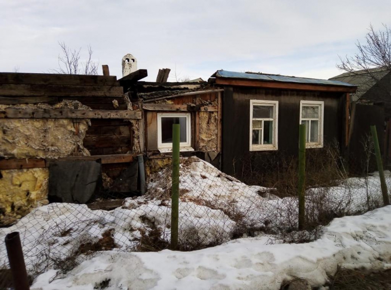 Областной депутат Воробьев восстановил сгоревший дом многодетной семье из Энгельса