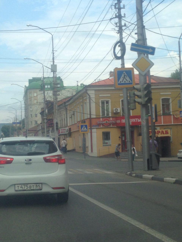 На перекрестке Горького и Кутякова не работал светофор