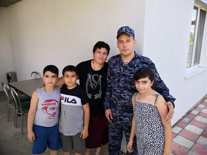 Сотрудников Росгвардии наградили за спасение утопающей и тушение автобуса