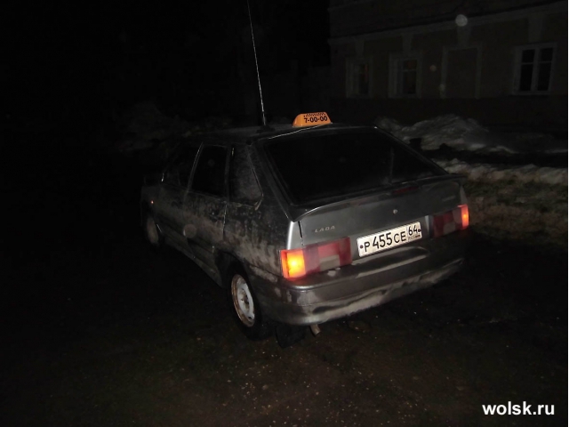 Депутат облдумы на «Лэнд Крузере» вытащил провалившийся в яму джип