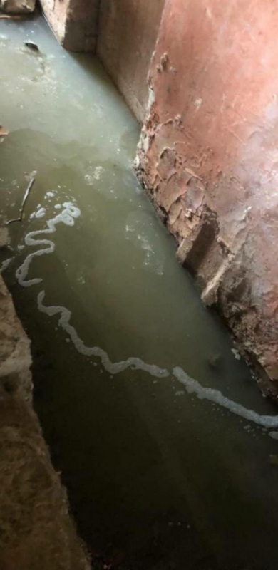 В ЗАТО Светлый подвал многоэтажного дома два дня заливает канализацией