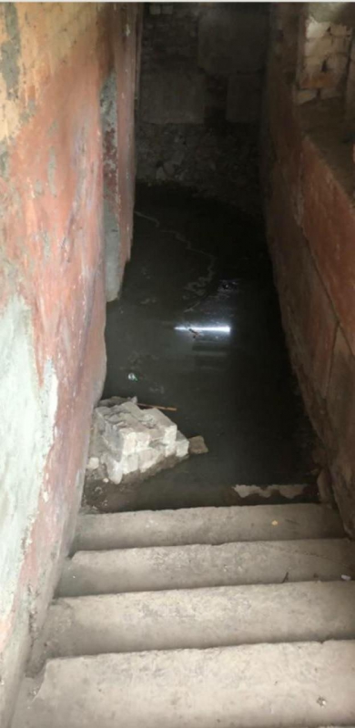 В ЗАТО Светлый подвал многоэтажного дома два дня заливает канализацией