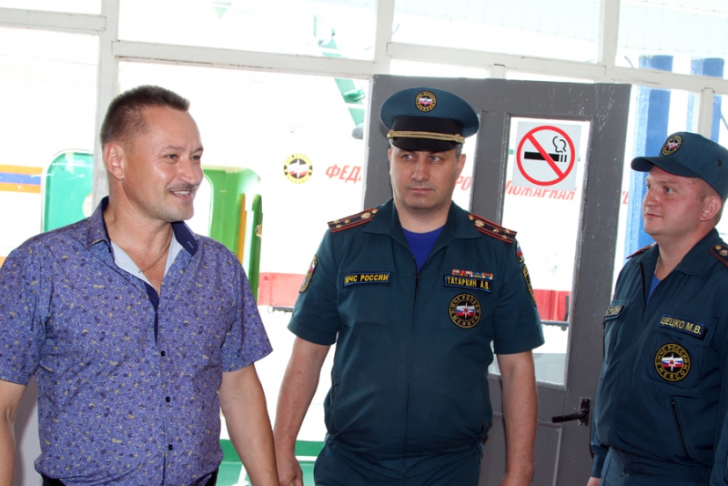 МЧС похвалилось пожарно-спасательным кораблем с системой водяной завесы